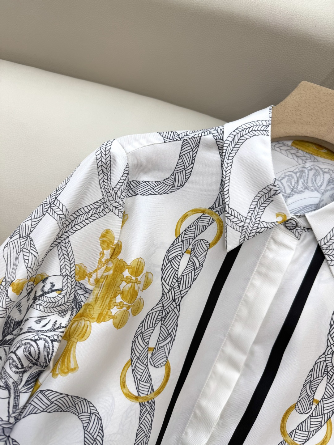 H32566#新款衬衫💕H家 爱马仕 定位印花 斜纹真丝印花 衬衫 米白色 黑色 SMLXL