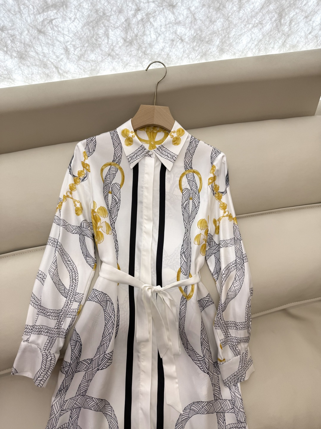 BS993#新款连衣裙💕H家 爱马仕 定位印花 斜纹真丝印花 长袖衬衫款连衣裙 杏色 黑色 36/38/