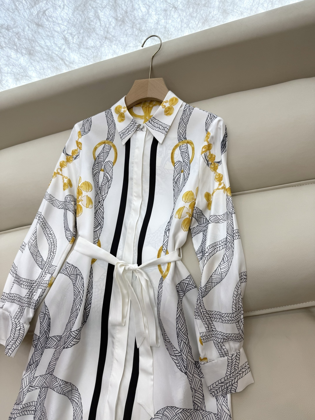 BS993#新款连衣裙💕H家 爱马仕 定位印花 斜纹真丝印花 长袖衬衫款连衣裙 杏色 黑色 36/38/