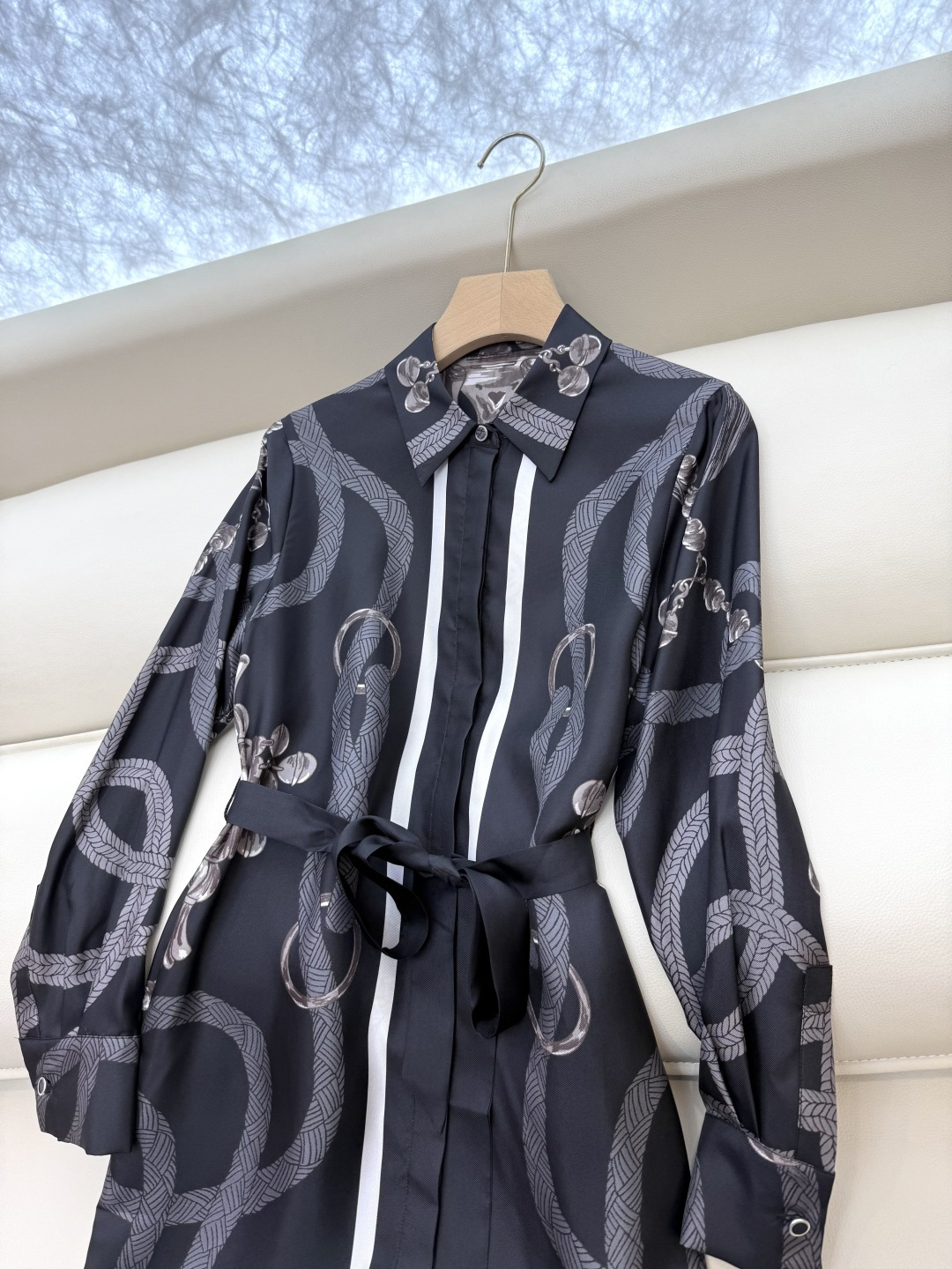 BS993#新款连衣裙💕H家 爱马仕 定位印花 斜纹真丝印花 长袖衬衫款连衣裙 杏色 黑色 36/38/