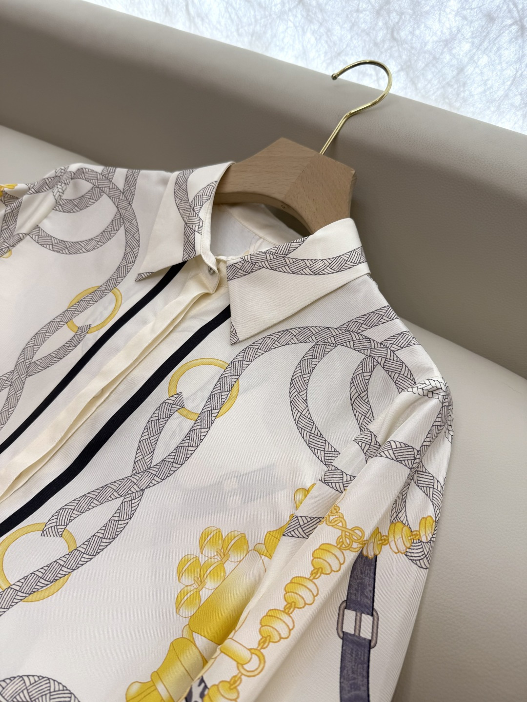 BS995#新款衬衫💕H家 爱马仕 定位印花 斜纹真丝印花 长袖衬衫 杏色 黑色 36/38/40/42