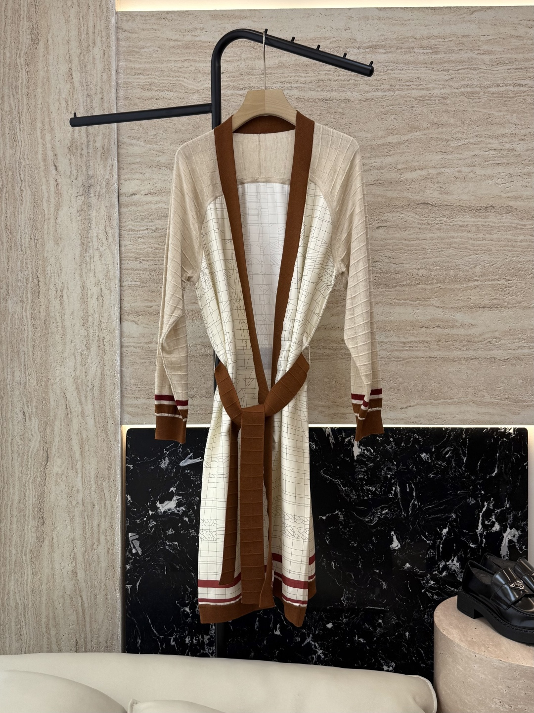 NO:465973,H32561# new wool knitted H home Hermes positioning print Twill silk wool knitted long cardigan Two colors SMLXL,,hermes,real silk,alexander wang19860909H32561#新款羊毛针织 H家爱马仕 定位印花 斜纹真丝拼羊毛针织长开衫 两色 SMLXL,,hermes,real silk,alexander wang,Women's clothing
