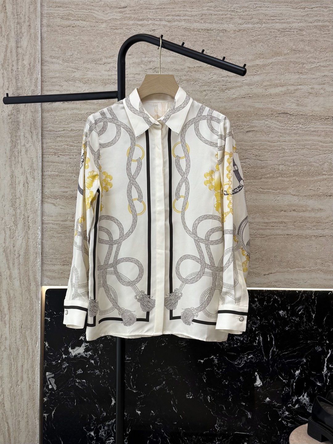 NO:465952,BS995# new shirt H Home Hermes Positioning Print Twill Silk Print Long Sleeve Shirt Apricot Black 36/38/40/42,,hermes,shirts,real silk,alexander wang19860909BS995#新款衬衫 H家 爱马仕 定位印花 斜纹真丝印花 长袖衬衫 杏色 黑色 36/38/40/42,,hermes,shirts,real silk,alexander wang,Women's clothing