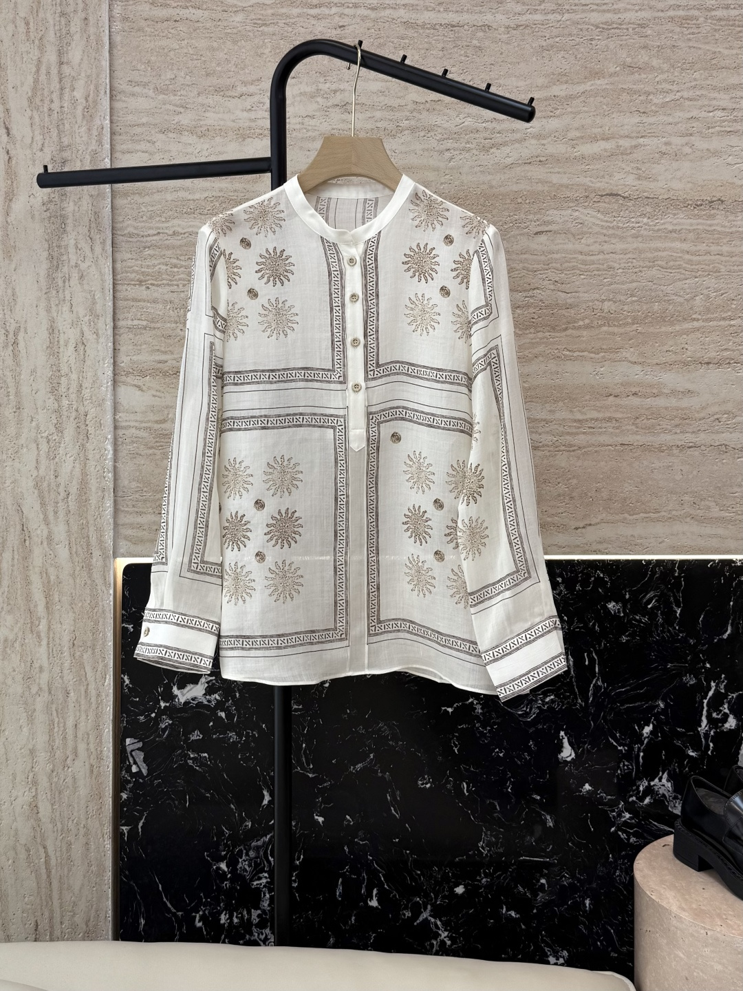 NO:466049,BS985# new shirt positioning printing ramie fabric printed long sleeve green off-white 36/38/40/42,,shirts,alexander wang19860909BS985#新款衬衫 定位印花 苎麻面料印花长袖款 绿色 米白色 36/38/40/42,,shirts,alexander wang,Women's clothing