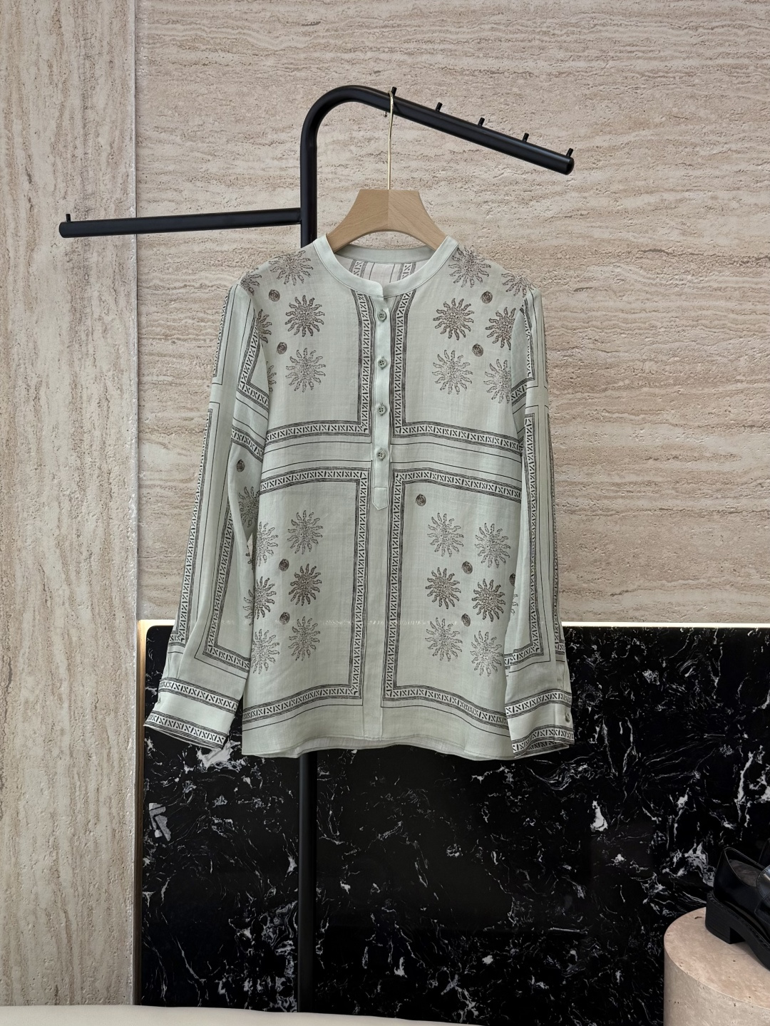 NO:466035,BS985# new shirt positioning printing ramie fabric printed long sleeve green off-white 36/38/40/42,,shirts,alexander wang19860909BS985#新款衬衫 定位印花 苎麻面料印花长袖款 绿色 米白色 36/38/40/42,,shirts,alexander wang,Women's clothing