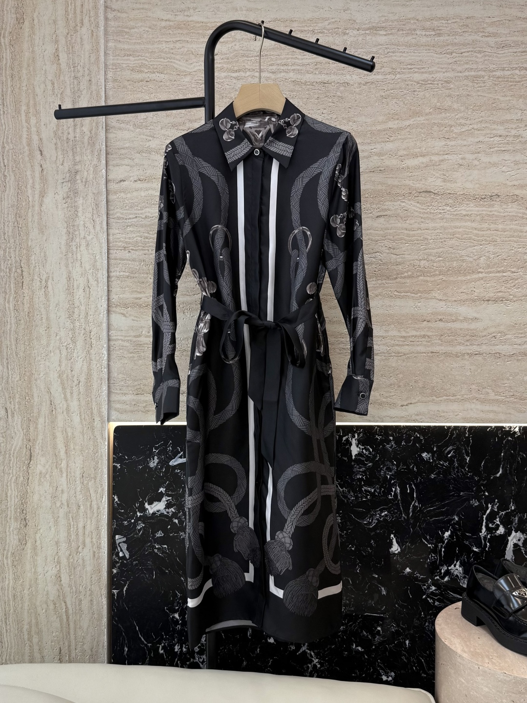 NO:466028,BS993# new dress H Home Hermes Positioning Print Twill Silk Print Long-sleeved shirt dress Apricot Black 36/38/40/42,,hermes,skirts,shirts,real silk,alexander wang19860909BS993#新款连衣裙 H家 爱马仕 定位印花 斜纹真丝印花 长袖衬衫款连衣裙 杏色 黑色 36/38/40/42,,hermes,skirts,shirts,real silk,alexander wang,Women's clothing