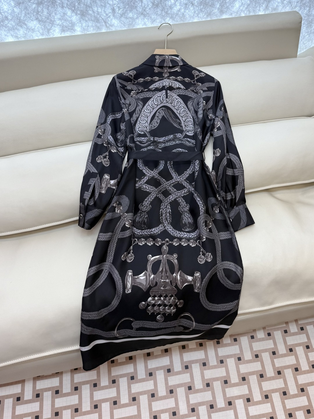 BS993#新款连衣裙💕H家 爱马仕 定位印花 斜纹真丝印花 长袖衬衫款连衣裙 杏色 黑色 36/38/