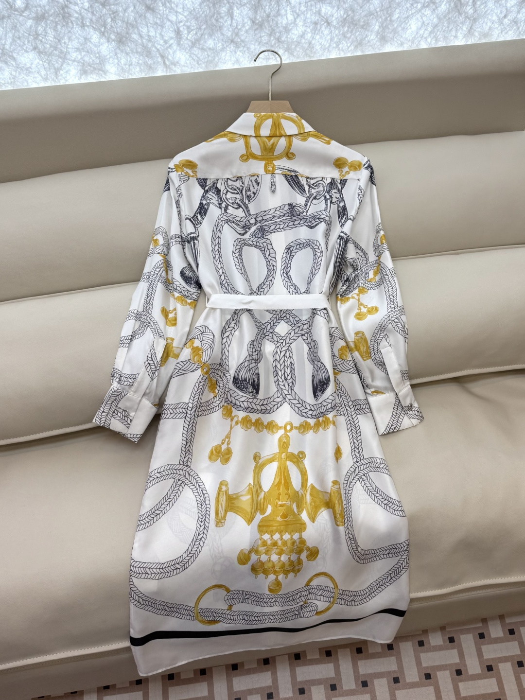 BS993#新款连衣裙💕H家 爱马仕 定位印花 斜纹真丝印花 长袖衬衫款连衣裙 杏色 黑色 36/38/