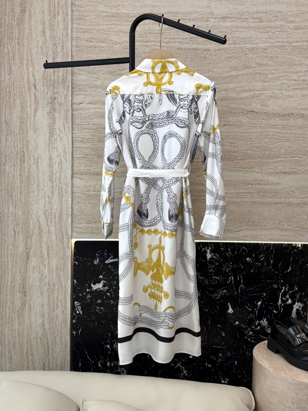 BS993#新款连衣裙💕H家 爱马仕 定位印花 斜纹真丝印花 长袖衬衫款连衣裙 杏色 黑色 36/38/