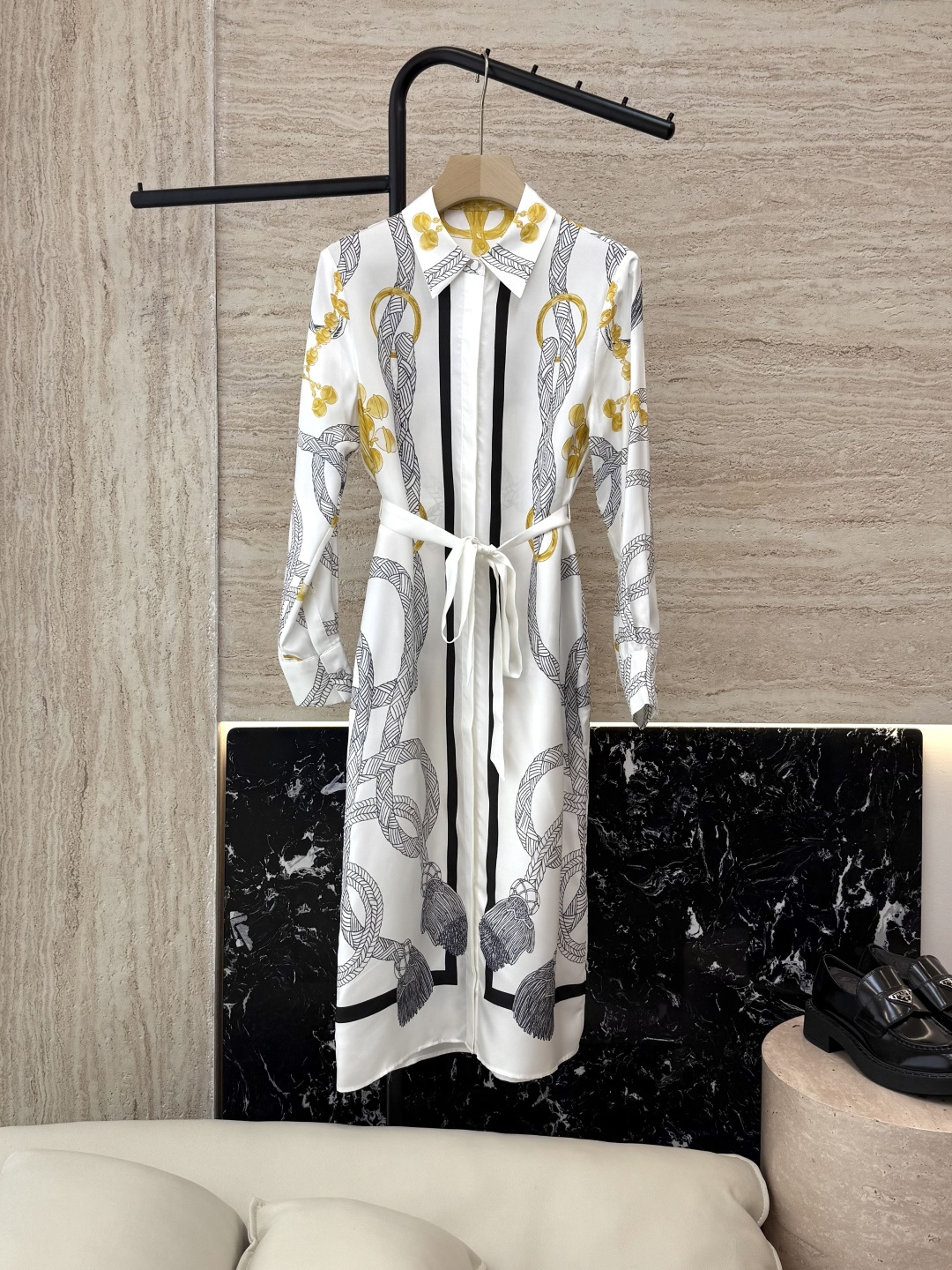NO:466004,BS993# new dress P H home Hermes positioning print Twill silk print Long-sleeved shirt dress Apricot black 36/38/40/42,,hermes,skirts,shirts,real silk,alexander wang19860909BS993#新款连衣裙P H家 爱马仕 定位印花 斜纹真丝印花 长袖衬衫款连衣裙 杏色 黑色 36/38/40/42,,hermes,skirts,shirts,real silk,alexander wang,Women's clothing