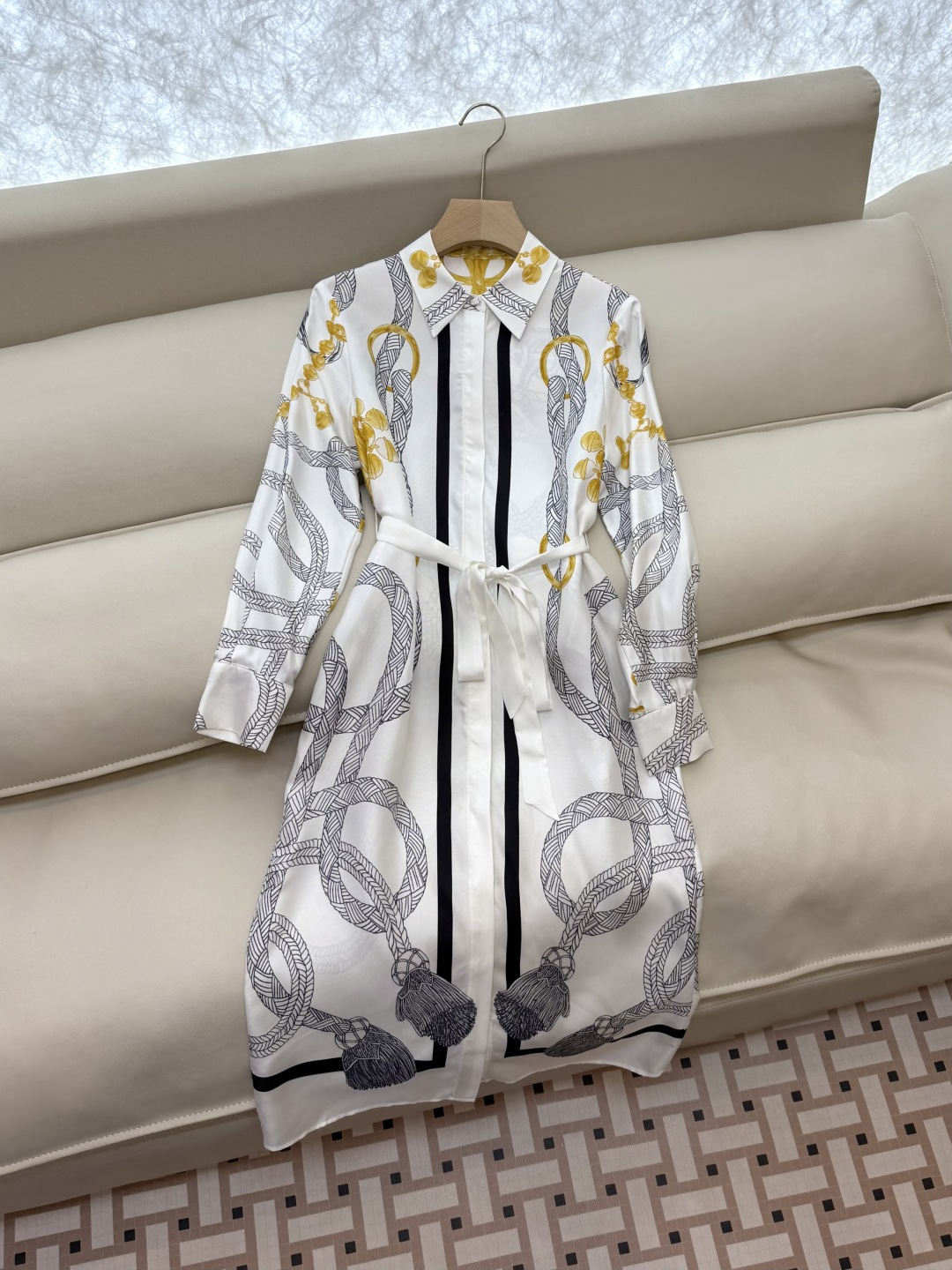 BS993#新款连衣裙💕H家 爱马仕 定位印花 斜纹真丝印花 长袖衬衫款连衣裙 杏色 黑色 36/38/