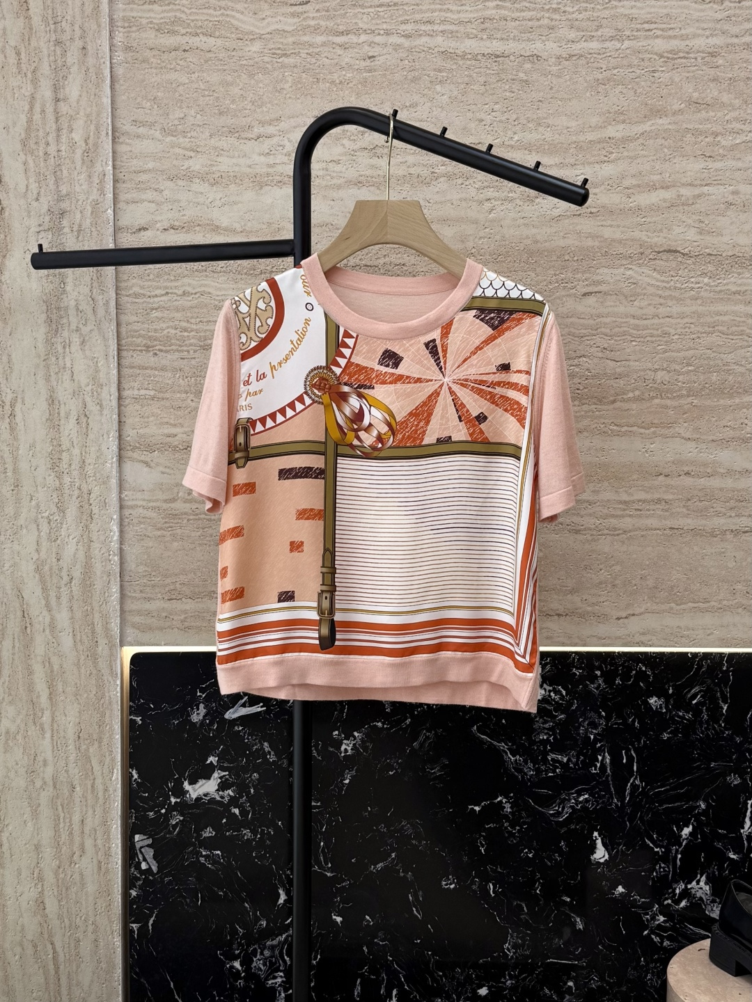 NO:465902,H32557# new jacket HH Home Hermes silk printed short-sleeved knitted wool top blue pink S- XXL,,hermes,jackets & coats,T-shirt,real silk,alexander wang19860909H32557#新款外套 H家 爱马仕 真丝印花拼短袖针织羊毛上衣 蓝色粉色 S- XXL,,hermes,jackets & coats,T-shirt,real silk,alexander wang,Women's clothing