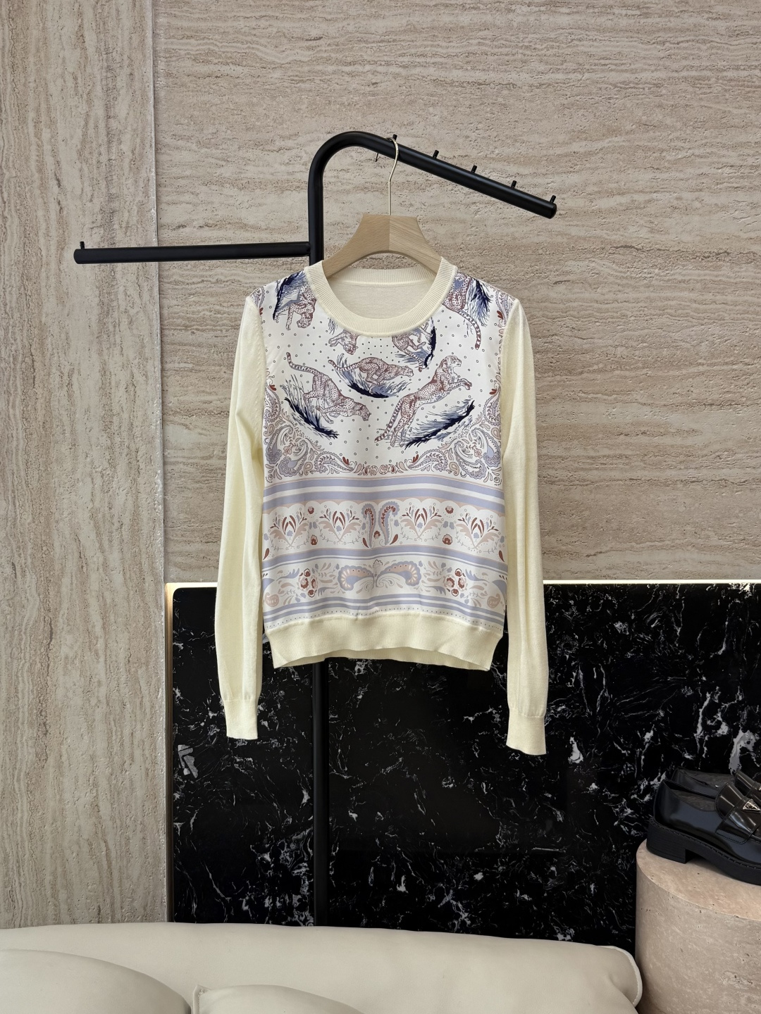 NO:465943,H32559# new jacket P H home Hermes silk print splicing long-sleeved knitted wool top Two colors S- XXL,,hermes,jackets & coats,real silk,alexander wang19860909H32559#新款外套P H家 爱马仕 真丝印花拼接 长袖针织羊毛上衣 两色 S- XXL,,hermes,jackets & coats,real silk,alexander wang,Women's clothing