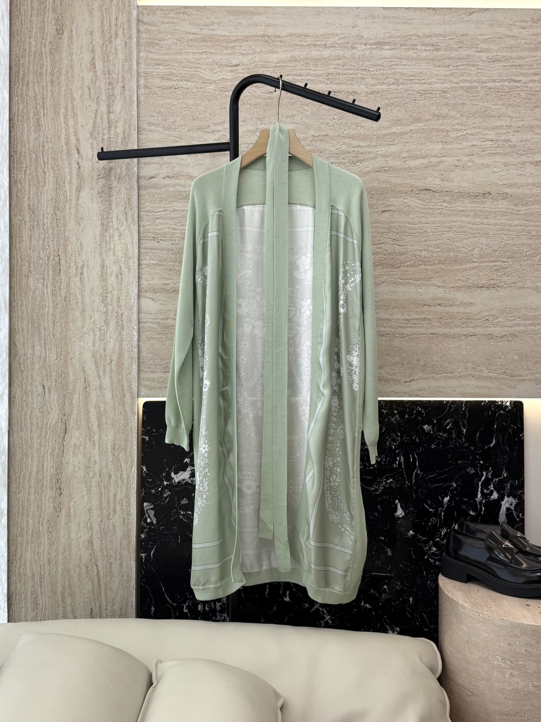 NO:465966,H32560# new wool knitted P H Home Hermes Positioning Print Twill silk wool knitted long cardigan black pink yellow green SMLXL,,hermes,real silk,alexander wang19860909H32560#新款羊毛针织P H家爱马仕 定位印花 斜纹真丝拼羊毛针织长开衫 黑色 粉色 黄色 绿色 SMLXL,,hermes,real silk,alexander wang,Women's clothing