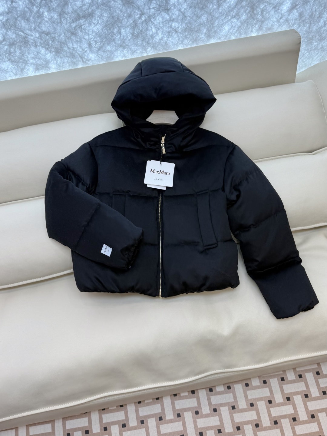 M8523#新款羽绒服⚠️2025。
Max maxa 两面穿 绒面 带帽 90% 白鹅绒 羽绒服 咖色