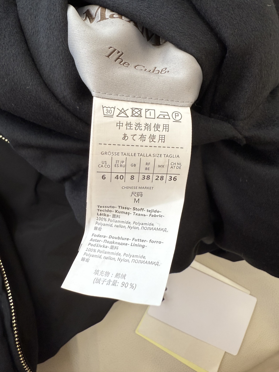 M8523#新款羽绒服⚠️2025。
Max maxa 两面穿 绒面 带帽 90% 白鹅绒 羽绒服 咖色