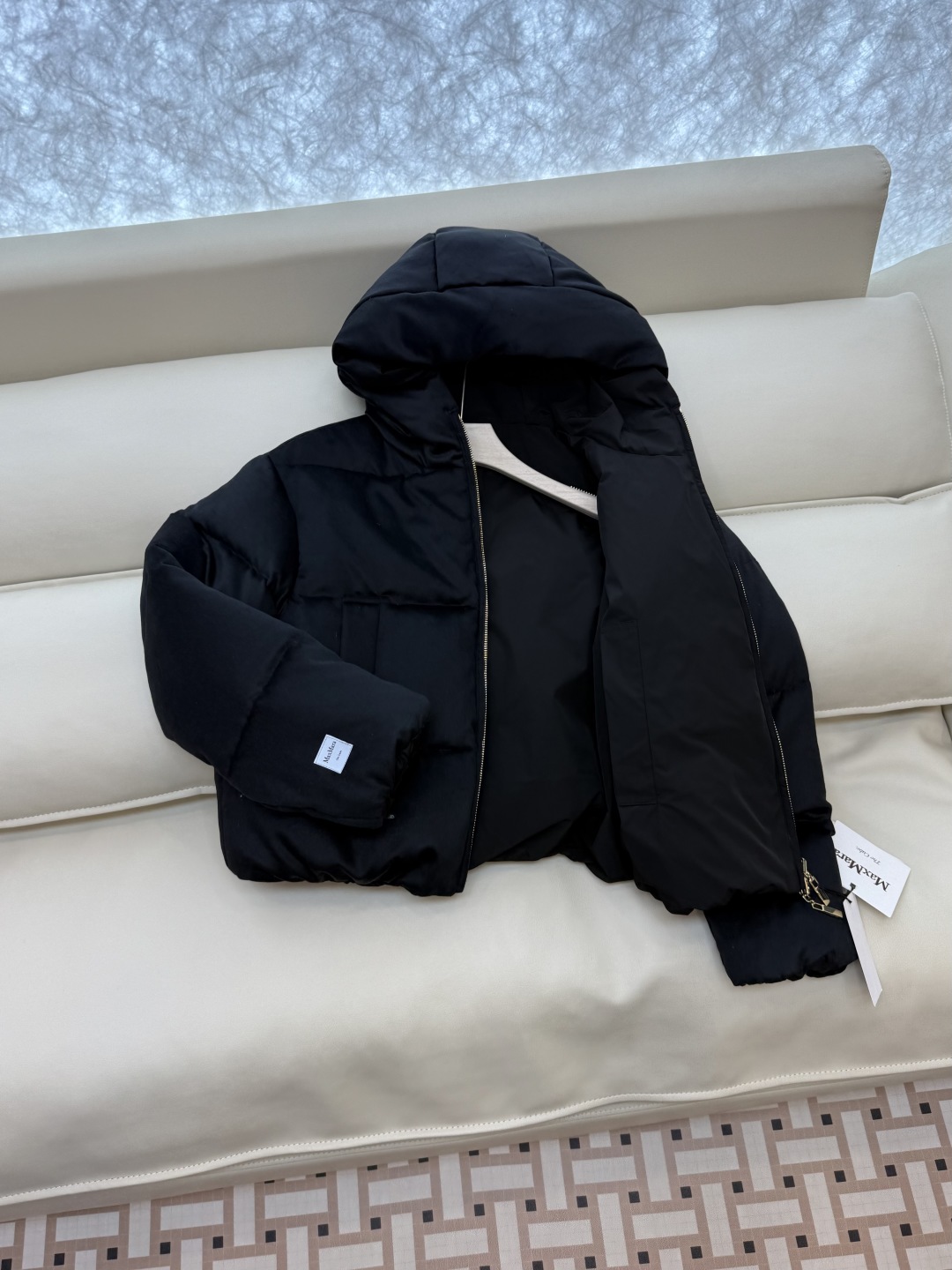 M8523#新款羽绒服⚠️2025。
Max maxa 两面穿 绒面 带帽 90% 白鹅绒 羽绒服 咖色