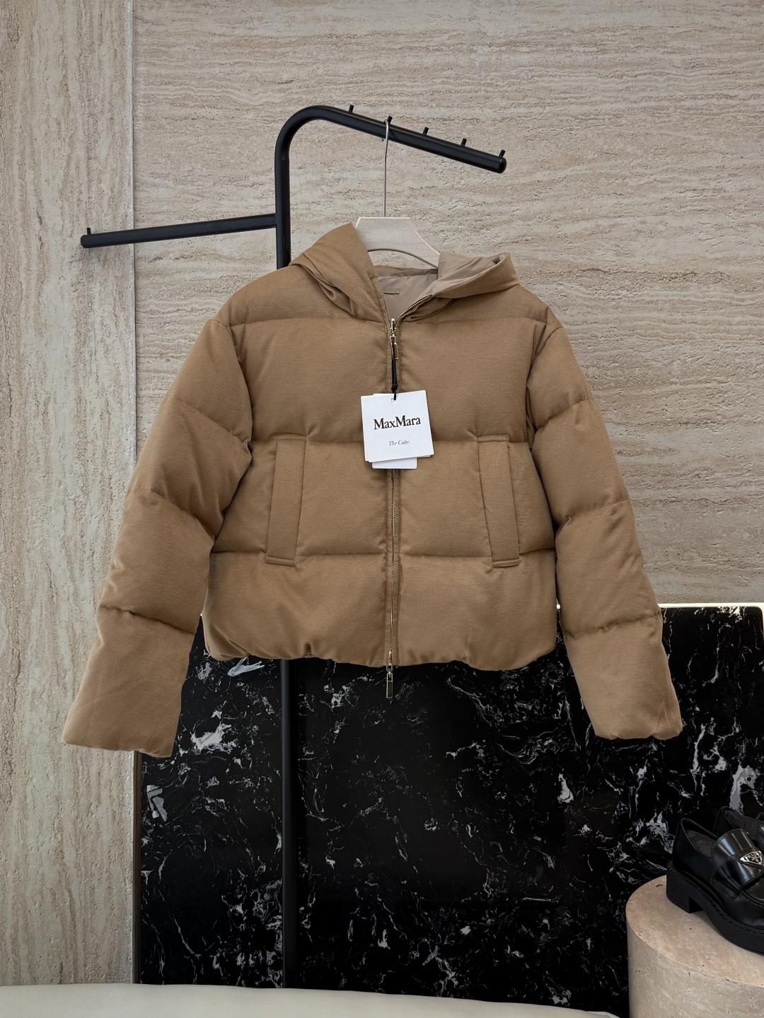 M8523#新款羽绒服⚠️2025。
Max maxa 两面穿 绒面 带帽 90% 白鹅绒 羽绒服 咖色