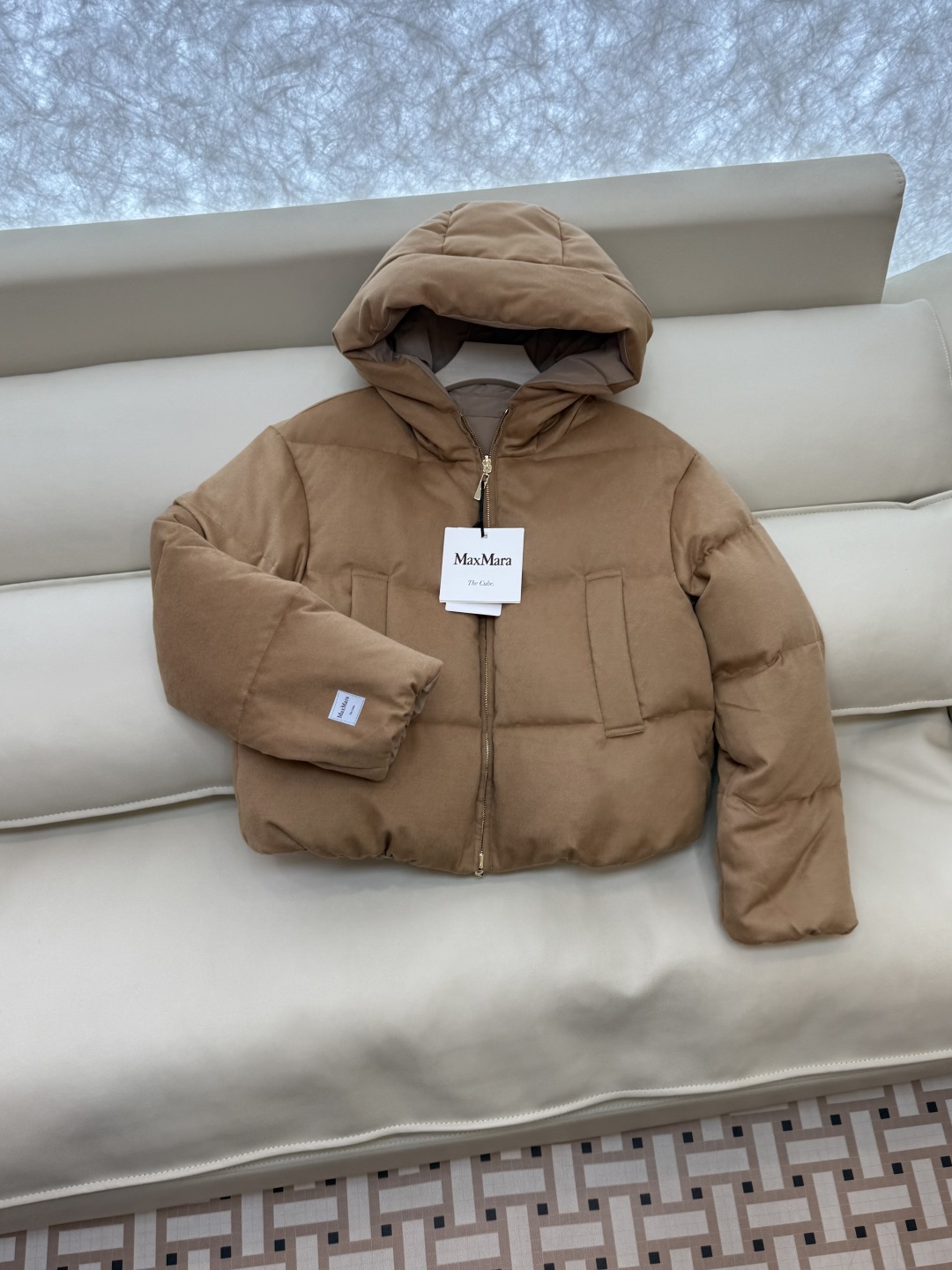 M8523#新款羽绒服⚠️2025。
Max maxa 两面穿 绒面 带帽 90% 白鹅绒 羽绒服 咖色