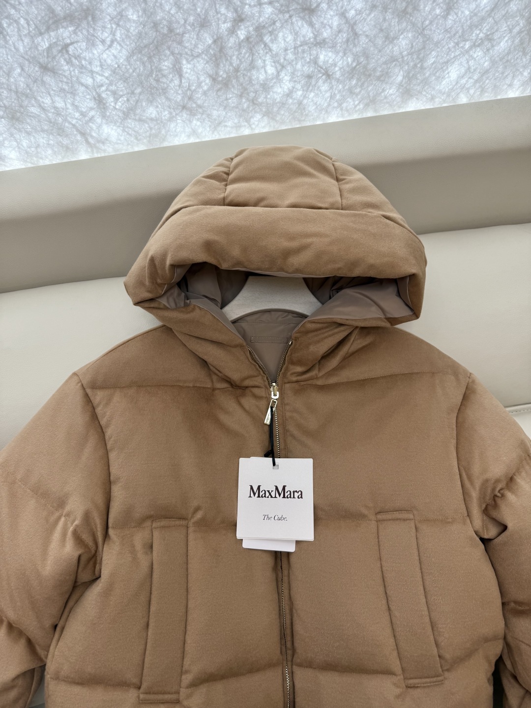 M8523#新款羽绒服⚠️2025。
Max maxa 两面穿 绒面 带帽 90% 白鹅绒 羽绒服 咖色