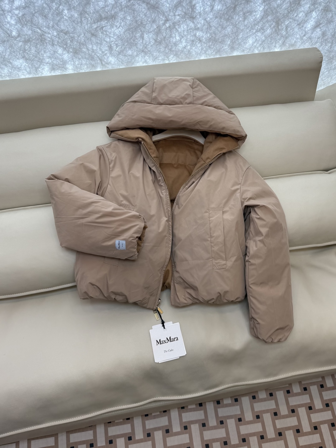 M8523#新款羽绒服⚠️2025。
Max maxa 两面穿 绒面 带帽 90% 白鹅绒 羽绒服 咖色