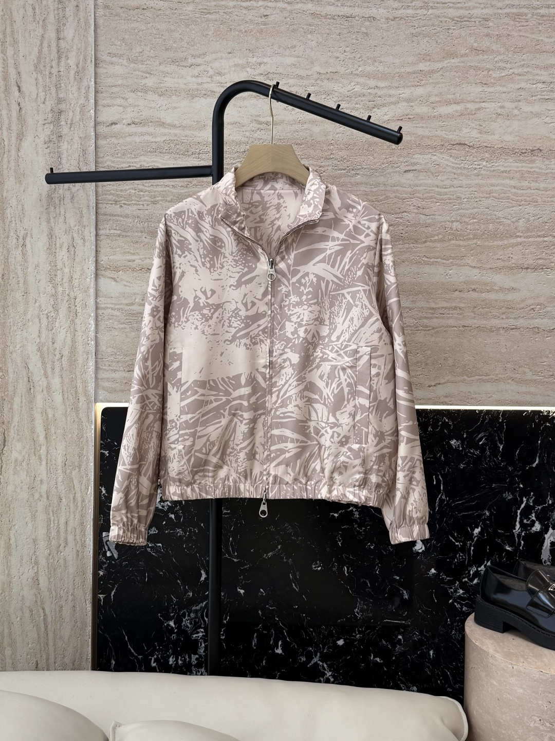 NO:470973,DQ7528 silk# new jacket P LP top-quality twill silk Bonber flying jacket leaf print 36-42,,loro piano, jackets & coats,jackets & coats,real silk,alexander wang19860909DQ7528真丝#新款外套P LP 顶级货 斜纹真丝 Bonber 飞行夹克外套 树叶印花 36-42,,loro piana,jackets & coats,jackets & coats,real silk,alexander wang,Women's clothing