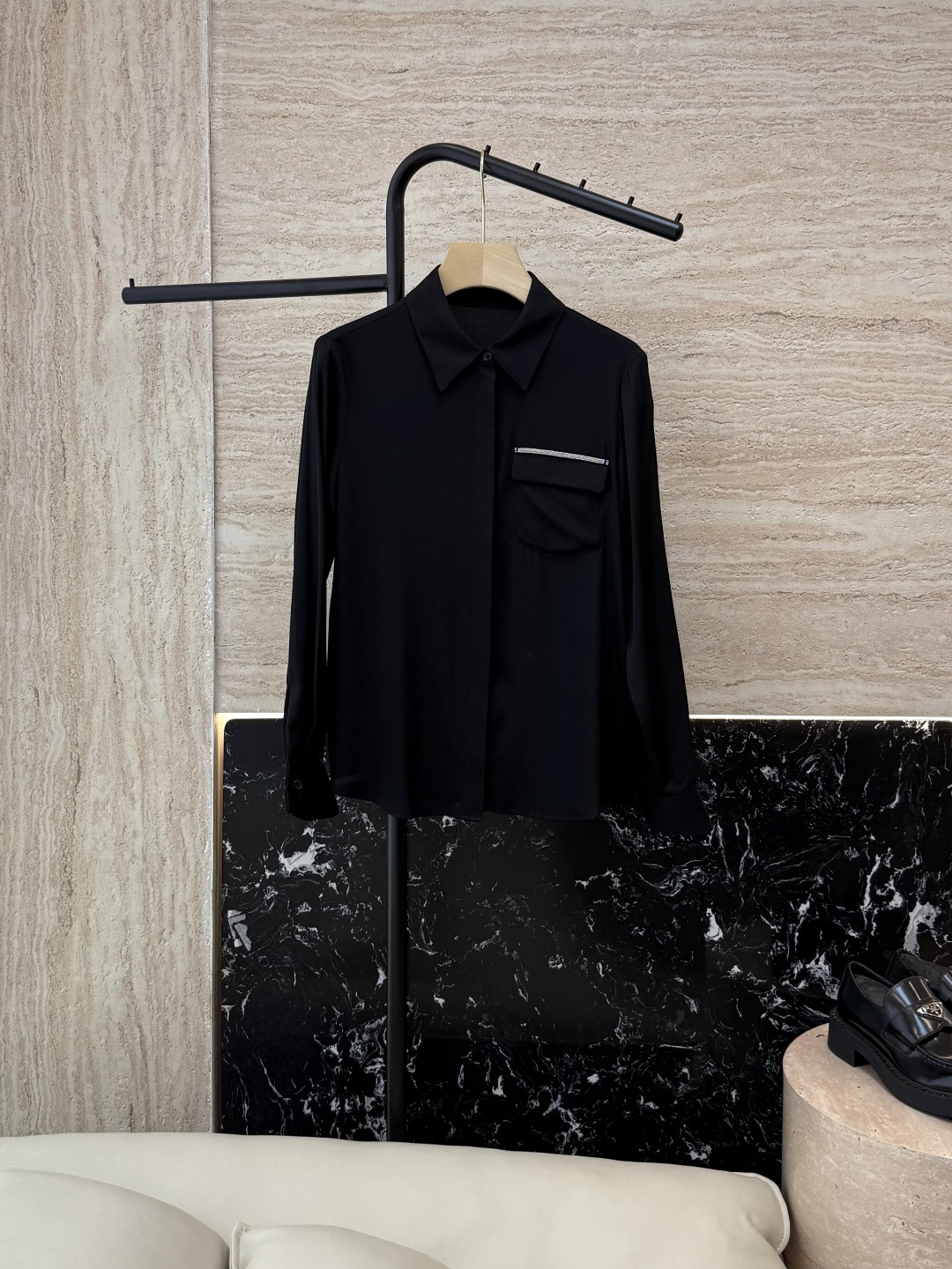 NO:470901,BS983# new shirt BC heavy silk chain style long-sleeved silk shirt brown black white 36-42,,shirts,real silk,alexander wang19860909BS983#新款衬衫 BC 重磅真丝 链条款 长袖真丝衬衫 棕色 黑色 白色36-42,,shirts,real silk,alexander wang,Women's clothing