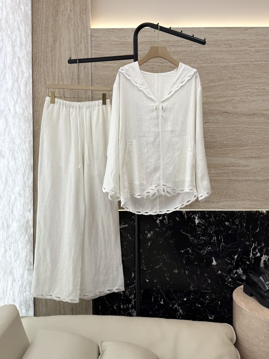 NO:470835,BS979+982# new suit P Zimm linen hollow embroidery V-neck tie hat long sleeve top trousers set Navy blue white SMLXL,,ties,hats,alexander wang19860909BS979+982#新款套装P Zimm 亚麻 镂空绣花 V领翻领带帽长袖上衣长裤 套装 藏青色 白色 SMLXL,,ties,hats,alexander wang,Women's clothing