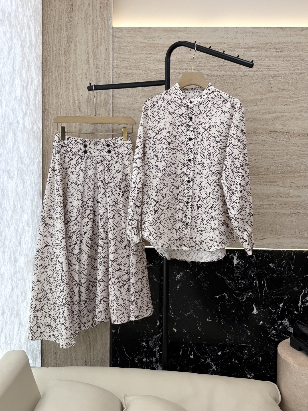 NO:470869,BS986+# new suit LP linen floral long-sleeved shirt big skirt suit green red 36-42,,loro piano, skirts,shirts,alexander wang19860909BS986+#新款套装 LP 亚麻 碎花长袖衬衫大摆半裙 套装 绿色 红色 36-42,,loro piana,skirts,shirts,alexander wang,Women's clothing