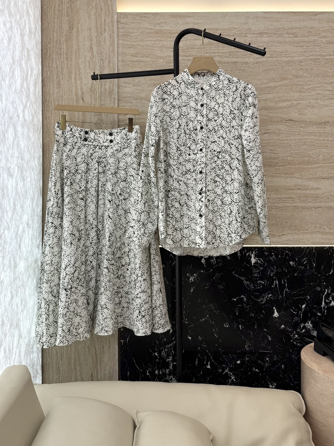 NO:470853,BS986+# new set LP linen floral long-sleeved shirt big skirt suit green red 36-42,,loro piano, skirts,shirts,alexander wang19860909BS986+#新款套 LP 亚麻 碎花长袖衬衫大摆半裙 套装 绿色 红色 36-42,,loro piana,skirts,shirts,alexander wang,Women's clothing