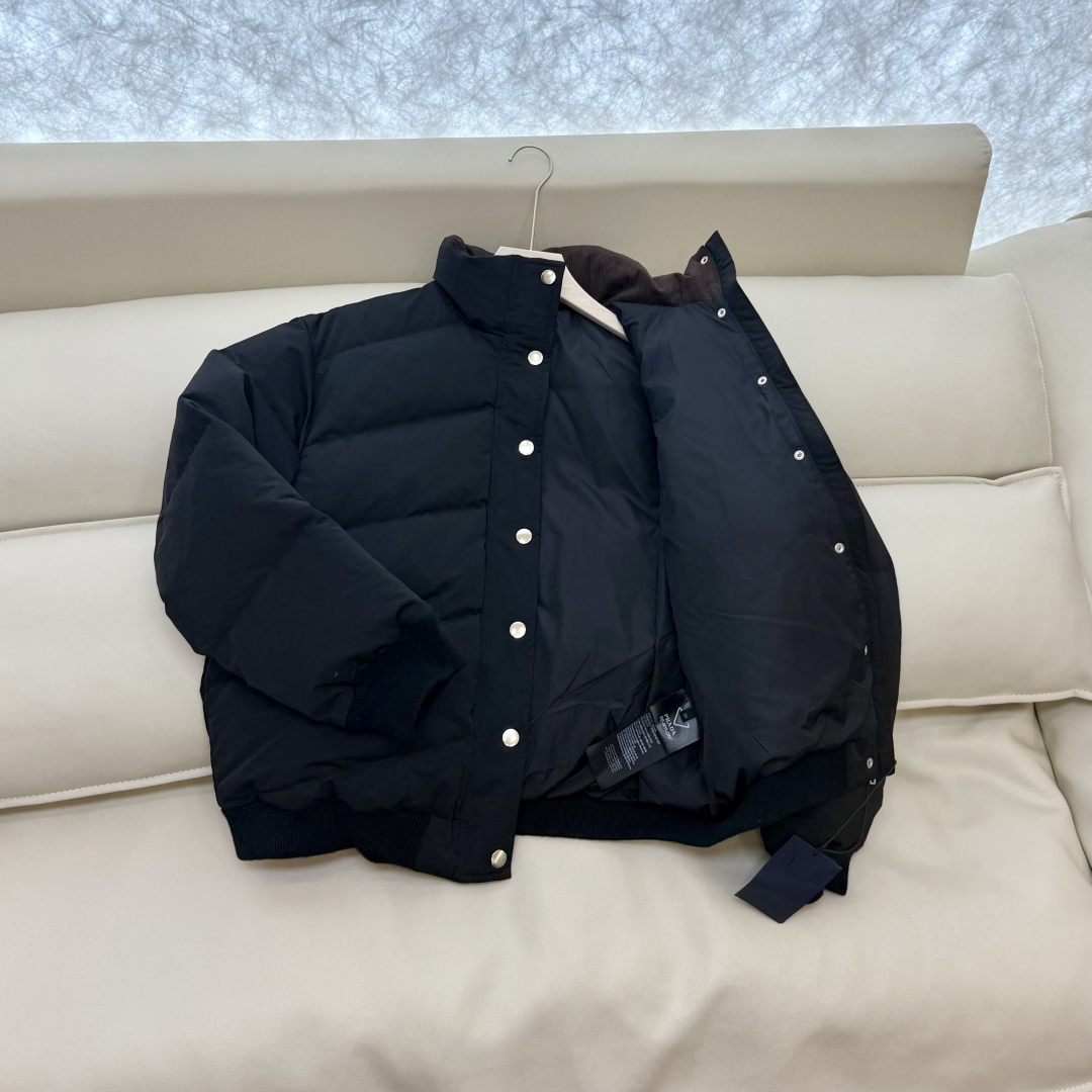 25024#新款羽绒服⚠️2025。
Prada 立领90% 白鸭绒 羽绒服 黑色 36/38/40