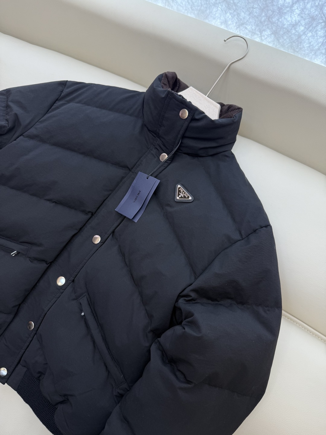 25024#新款羽绒服⚠️2025。
Prada 立领90% 白鸭绒 羽绒服 黑色 36/38/40