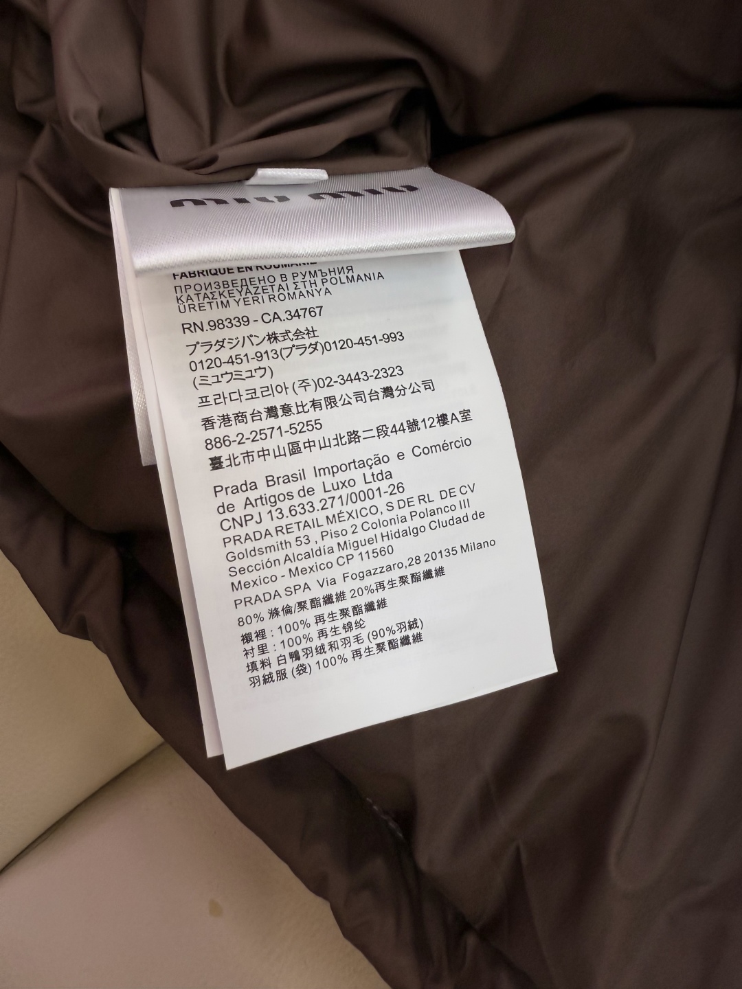 25020#新款羽绒服⚠️。
miu家 爆款90% 白鸭绒羽绒马甲 咖色 黑色 36/38/40