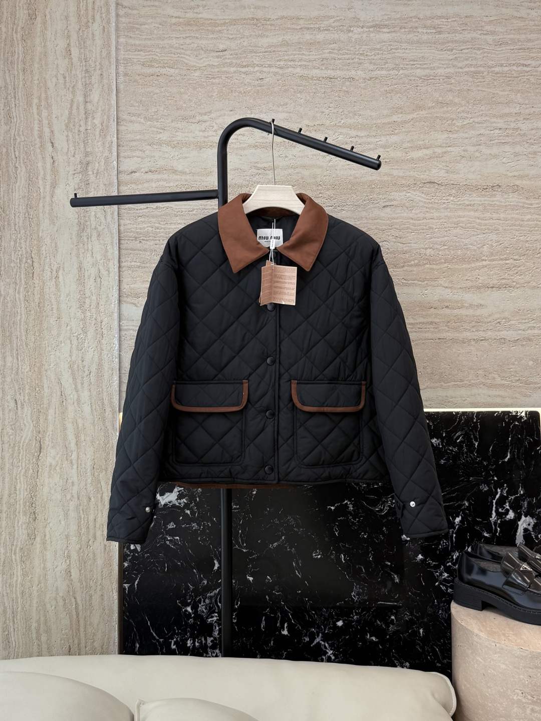 NO:471032,38025015# new cotton jacket miu home diamond grid original original logo long-sleeved cotton jacket black bean green 36/38/40,,miumiu,alexander wang1986090938025015#新款棉服 miu 家 菱形格 原版原标 长袖棉服 黑色 豆绿色 36/38/40,,miumiu,alexander wang,Women's clothing