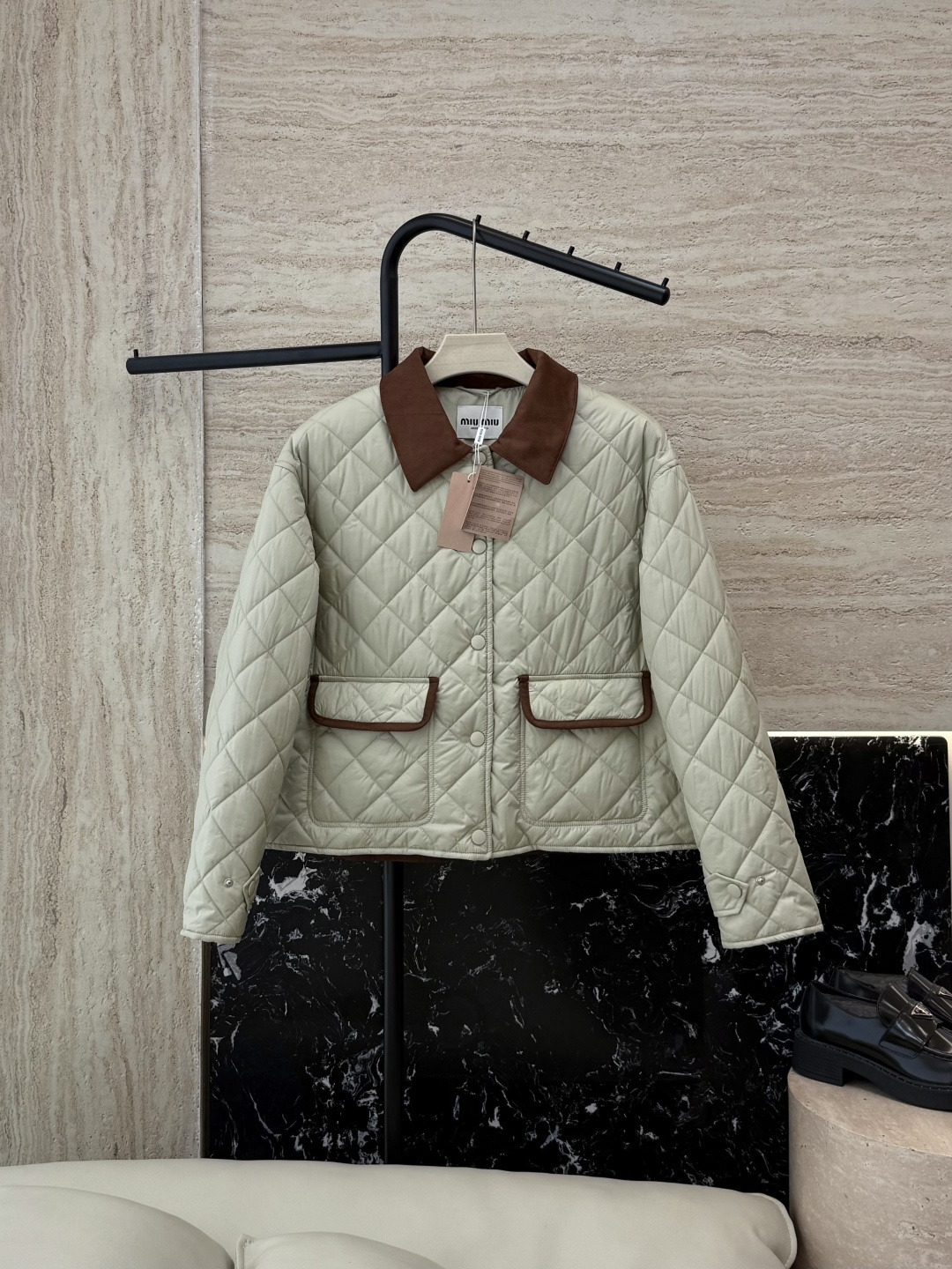 NO:471047,38025015# new cotton jacket miu home diamond grid original original logo long-sleeved cotton jacket black bean green 36/38/40,,miumiu,alexander wang1986090938025015#新款棉服 miu 家 菱形格 原版原标 长袖棉服 黑色 豆绿色 36/38/40,,miumiu,alexander wang,Women's clothing