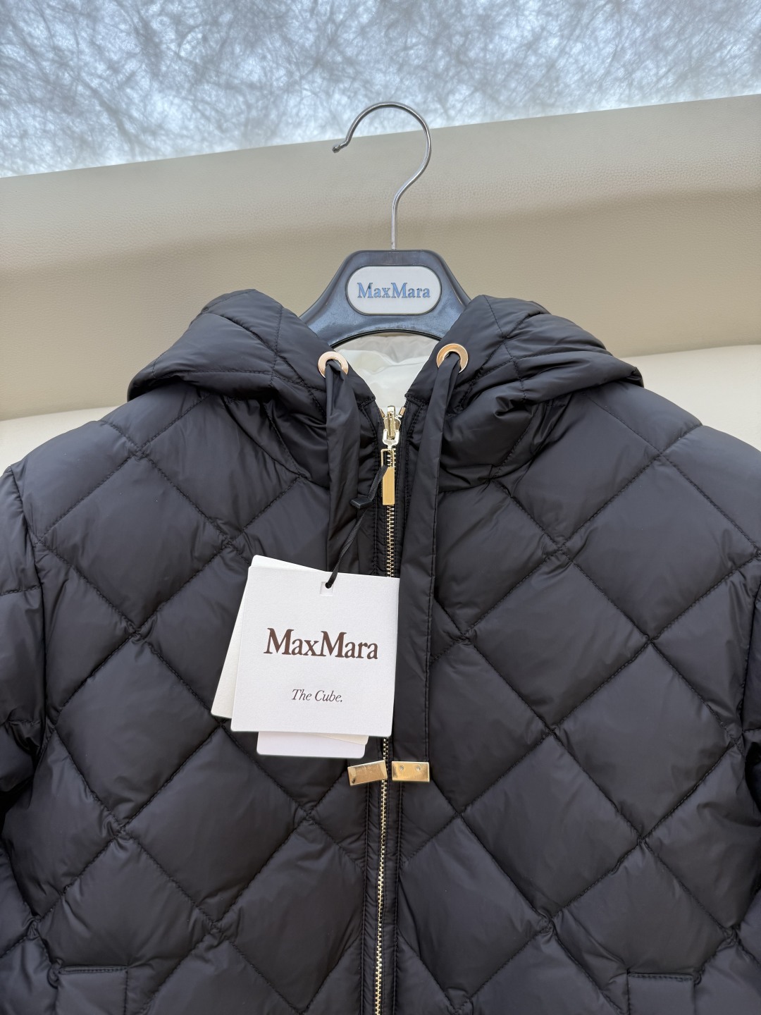 M8526#新款羽绒服⚠️2025。
Max 90% 白鹅绒 菱形格 显瘦 羽绒服 咖色 黑色 米色 S