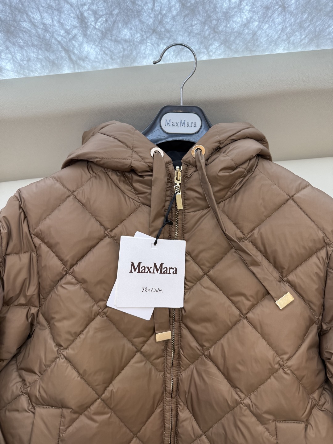 M8526#新款羽绒服⚠️2025。
Max 90% 白鹅绒 菱形格 显瘦 羽绒服 咖色 黑色 米色 S