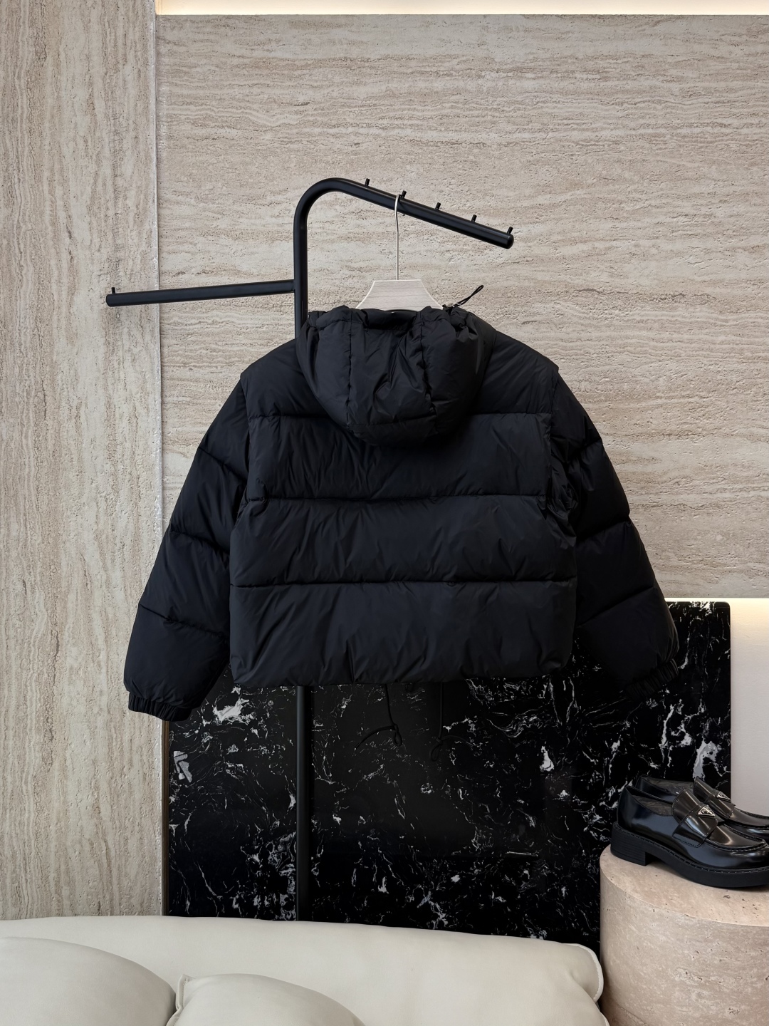P-8515#新款羽绒服⚠️2025。
Prada 三角标 经典款可拆袖 90%白鹅绒短款 羽绒服 白色