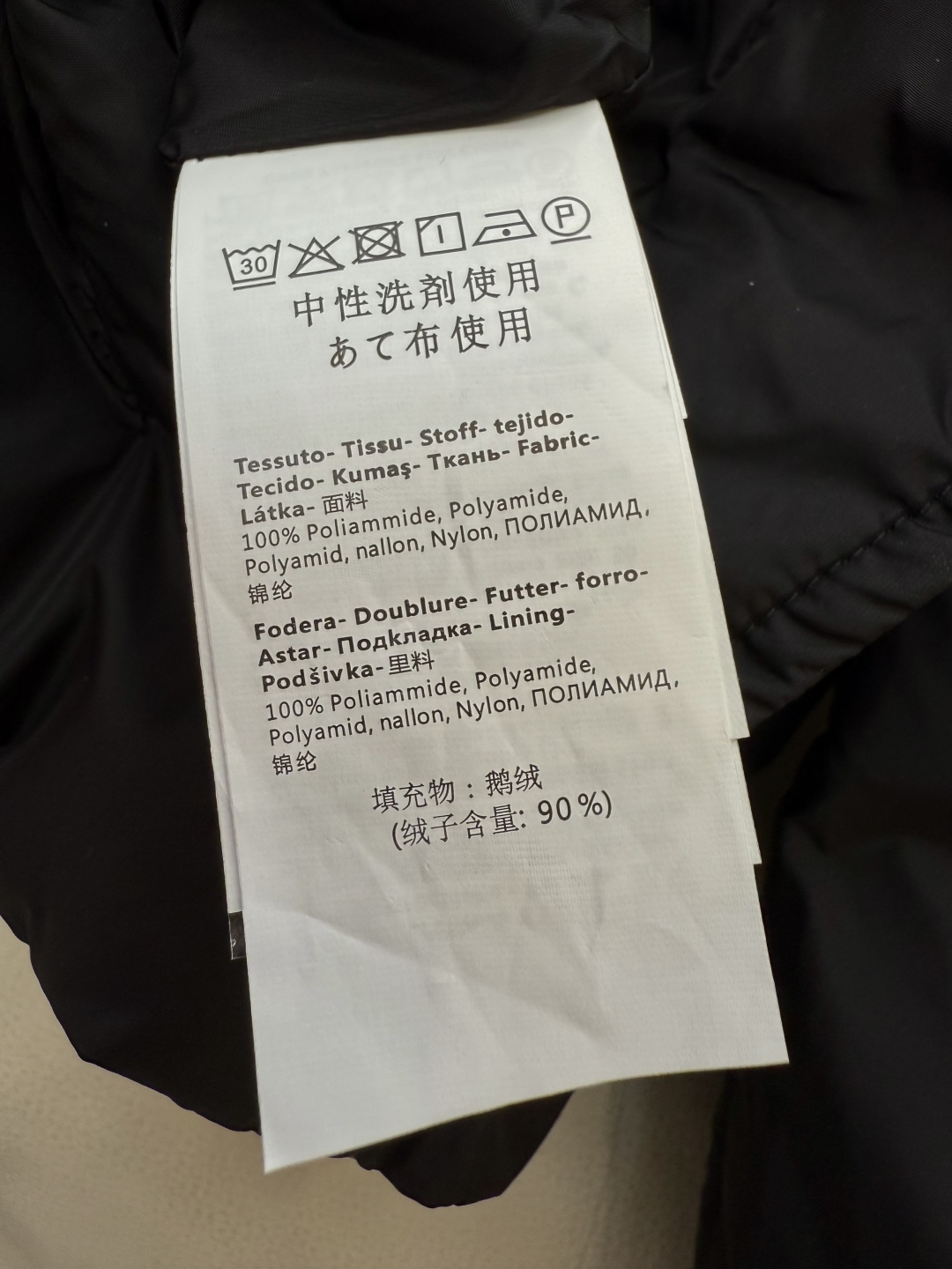 AH726#新款羽绒服⚠️2025。
Max 两面穿 经典款 90% 白鹅绒 狐狸毛领 短款面包羽绒服 