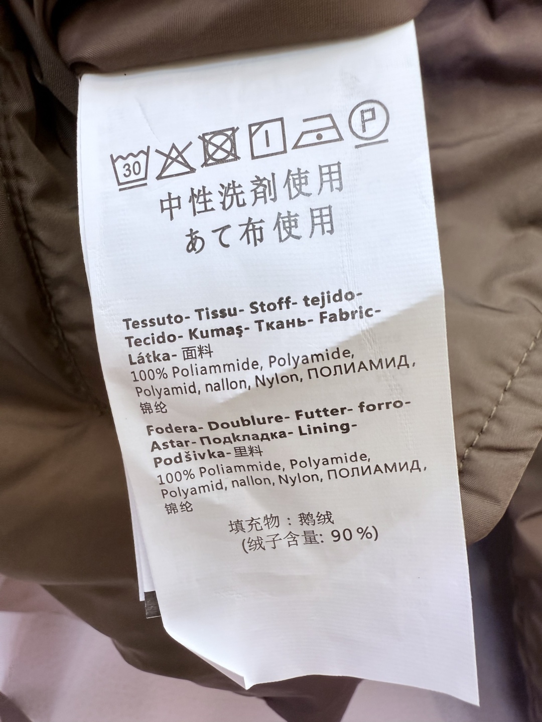 AH726#新款羽绒服⚠️2025。
Max 两面穿 经典款 90% 白鹅绒 狐狸毛领 短款面包羽绒服 