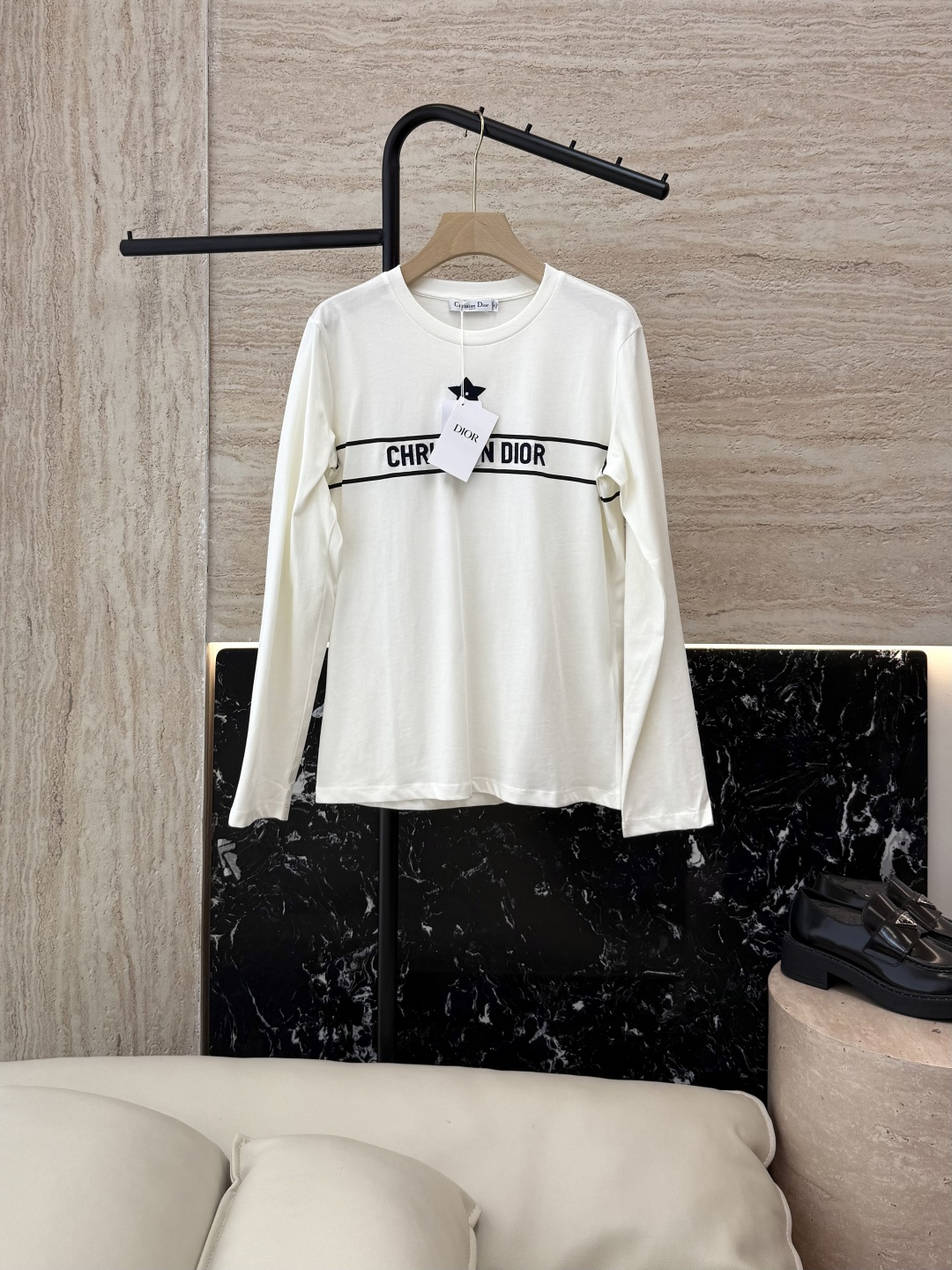 NO:473137,P,180QG# new long-sleeved T-shirt Dior classic letter print/five-pointed star print long-sleeved T-shirt two colors SML,,dior,tees,t-shirt,alexander wang19860909P,180QG#新款长袖T恤 Dior 经典款 字母印花/五角星印花 长袖T恤 两色 SML,,dior,tees，t-shirt,alexander wang,Women's clothing