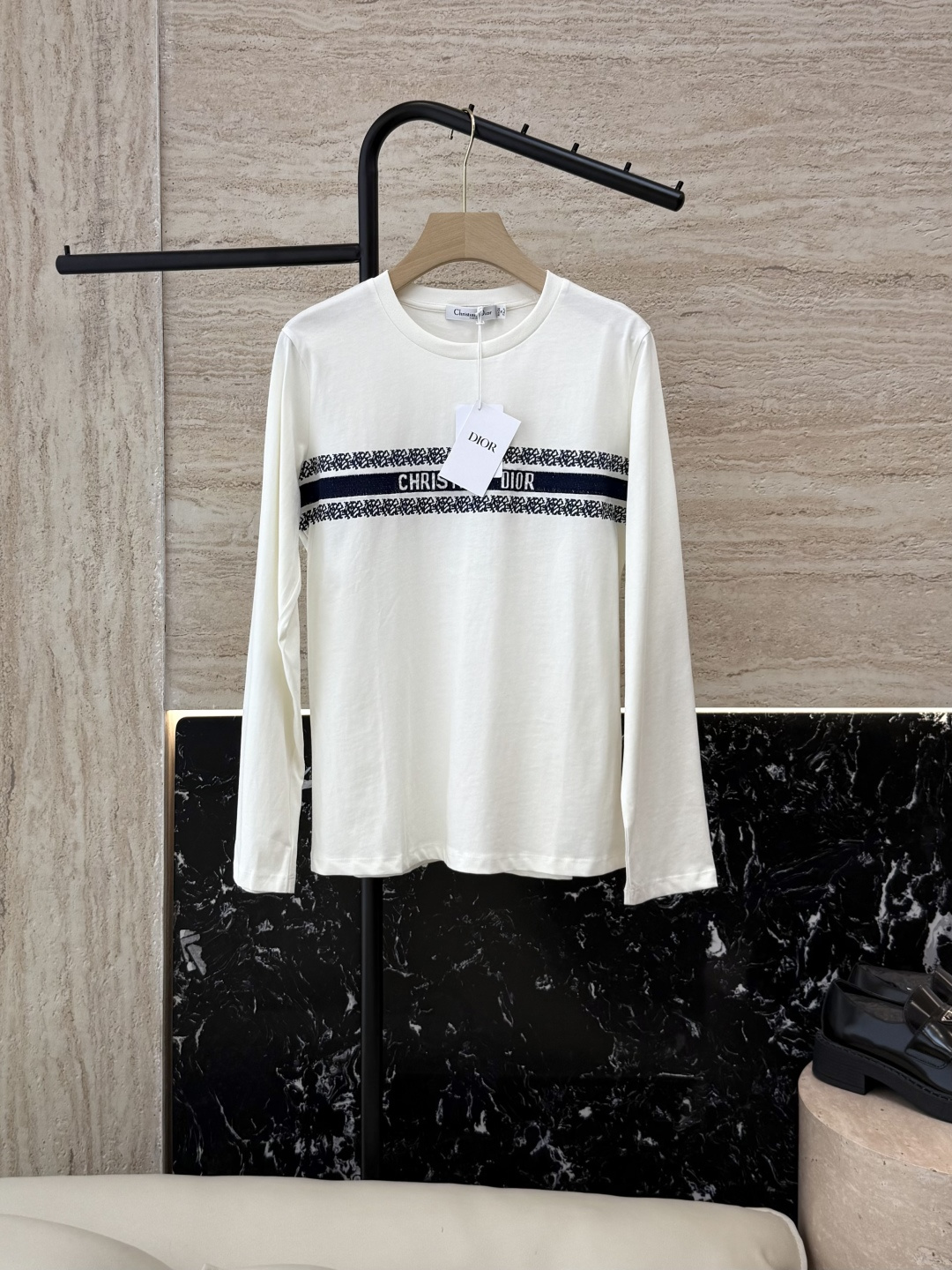 NO:473126,QG0118# new long-sleeved T-shirt Dior classic letter print/five-pointed star print long-sleeved T-shirt two colors SML,,dior,tees,t-shirt,alexander wang19860909QG0118#新款长袖T恤 Dior 经典款 字母印花/五角星印花 长袖T恤 两色 SML,,dior,tees，t-shirt,alexander wang,Women's clothing