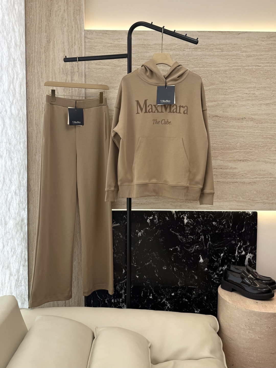 NO:473080,YO024# new set max top copy 1:1 version high-end custom version flocking logo sports and casual set camel gray SMLXL,,alexander wang19860909YO024#新款套装 max 顶级复制 1:1 版 高端定制版 植绒logo 运动休闲套装 驼色 灰色 SMLXL,,alexander wang,Women's clothing