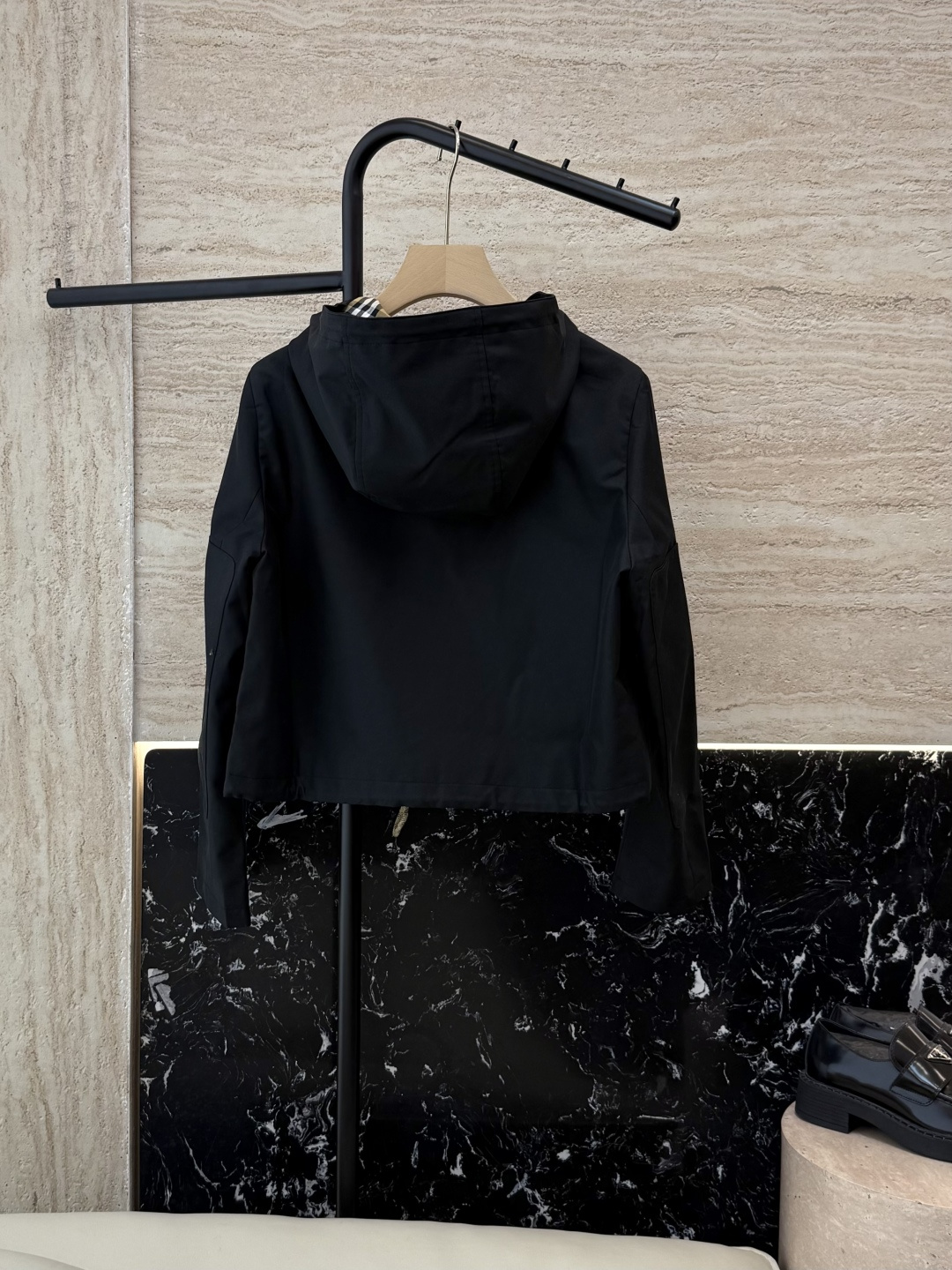 LF019#新款外套⚠️。
Bur 巴宝莉 双排扣最新款短款夹克 风衣 两色 SMLXL