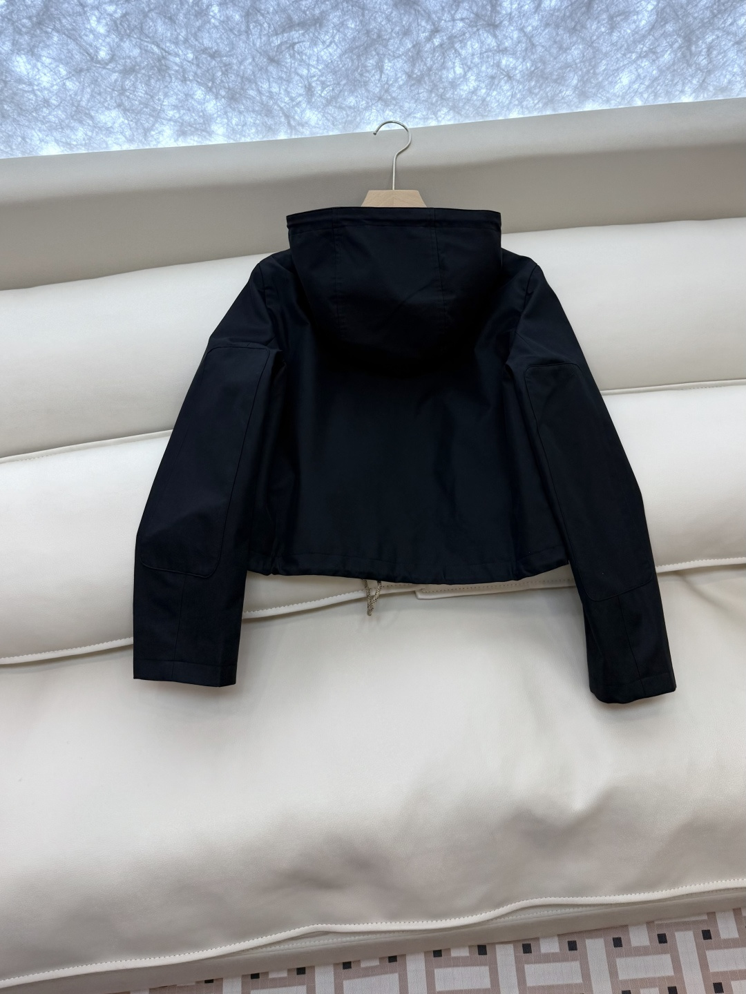 LF019#新款外套⚠️。
Bur 巴宝莉 双排扣最新款短款夹克 风衣 两色 SMLXL