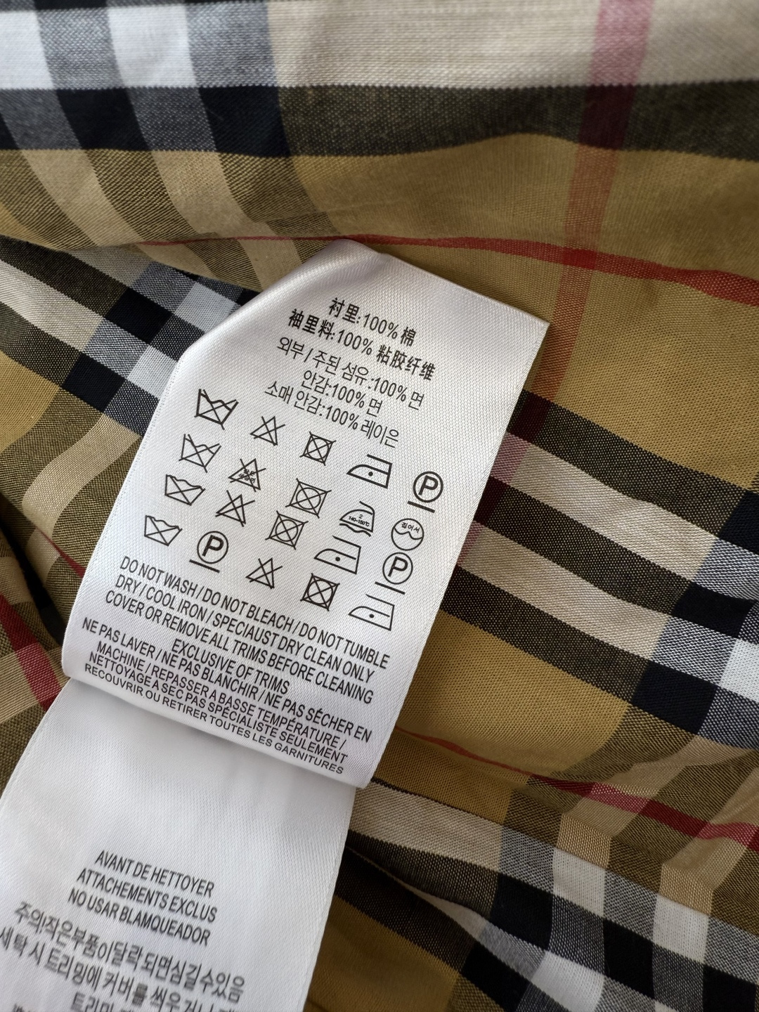 LF019#新款外套⚠️。
Bur 巴宝莉 双排扣最新款短款夹克 风衣 两色 SMLXL