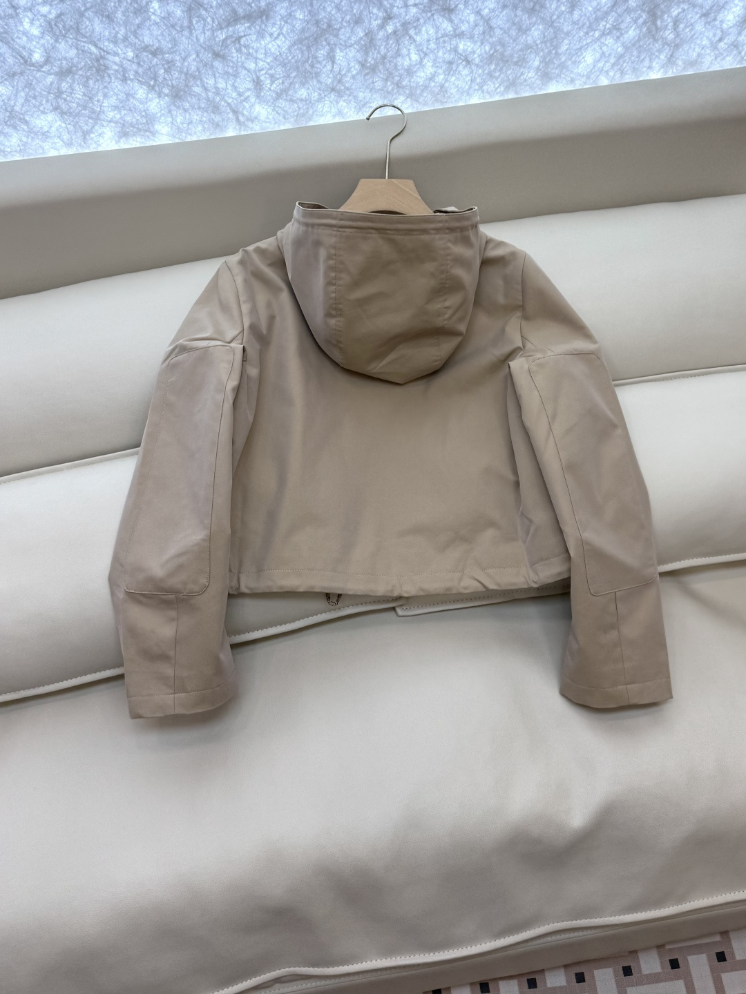 LF019#新款外套⚠️。
Bur 巴宝莉 双排扣最新款短款夹克 风衣 两色 SMLXL