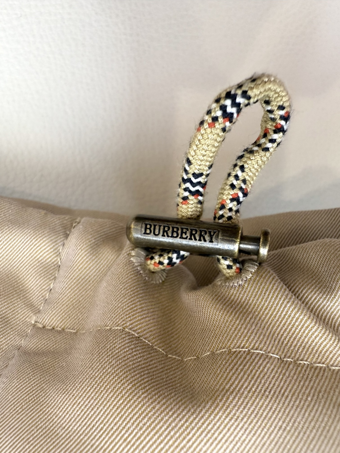 LF019#新款外套⚠️。
Bur 巴宝莉 双排扣最新款短款夹克 风衣 两色 SMLXL