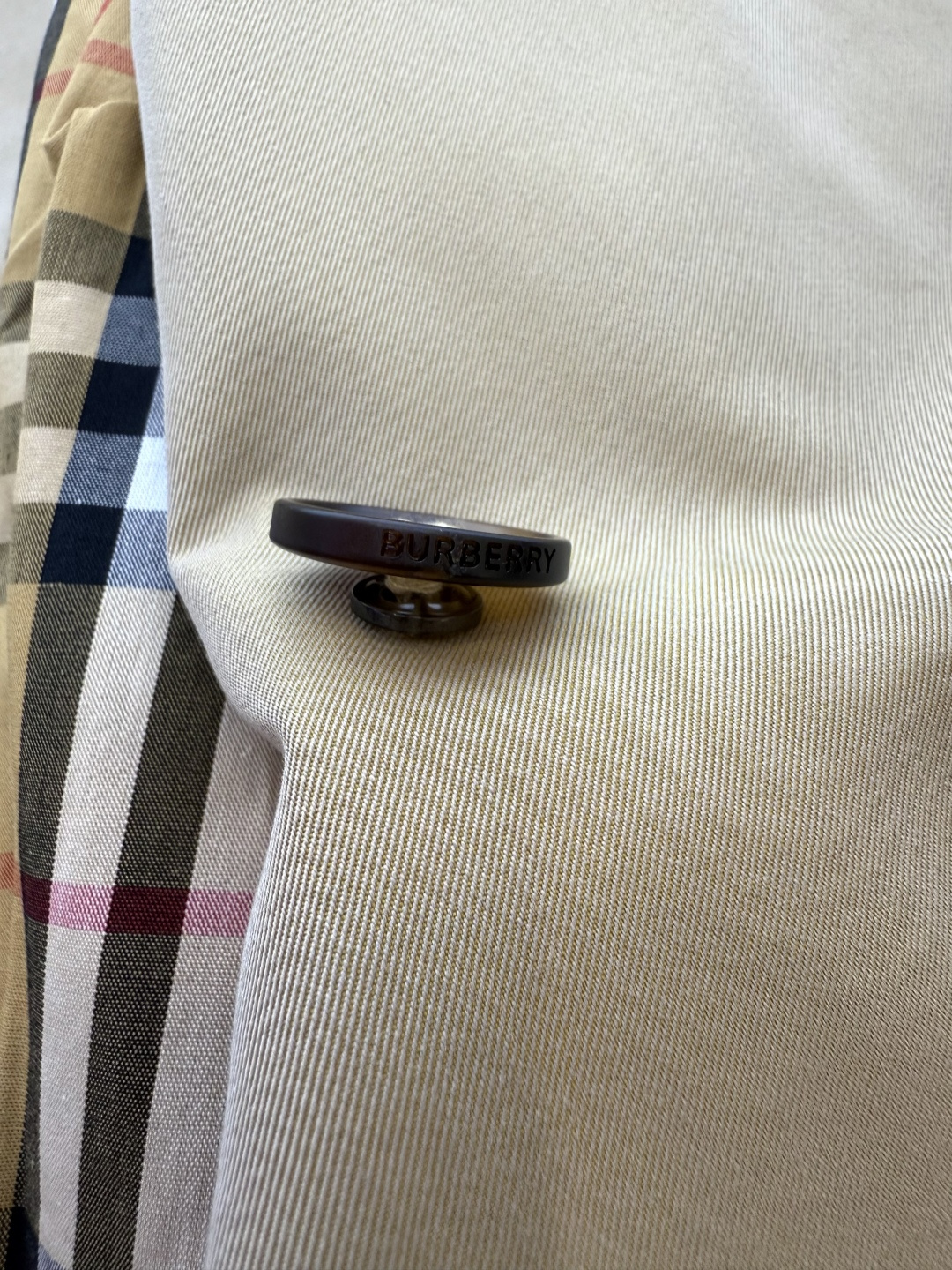 LF020#新款风衣⚠️。
Bur 巴宝莉 双排扣最新款中长风衣 两色 SMLXL