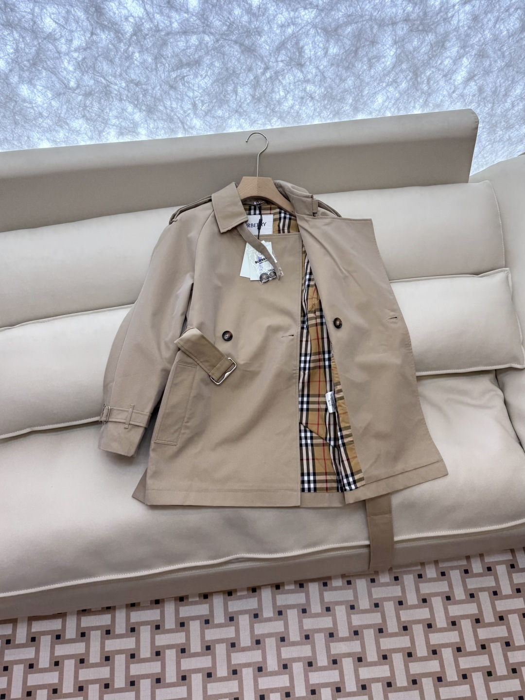 LF020#新款风衣⚠️。
Bur 巴宝莉 双排扣最新款中长风衣 两色 SMLXL